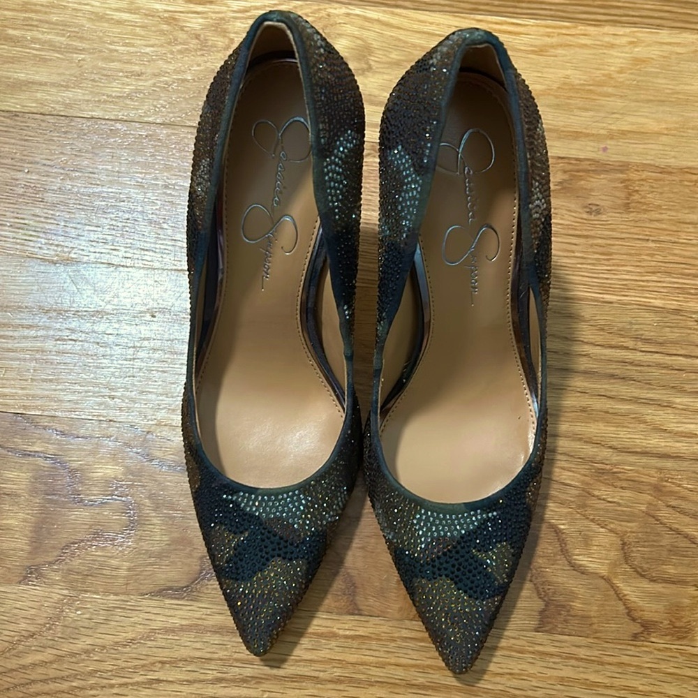 Great condition size 10 Jessica Simpson Cassani Rhinestone pumps
